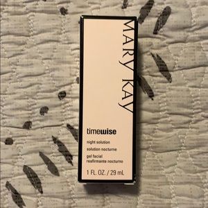 ⭐️Mary Kay- Night Solution⭐️